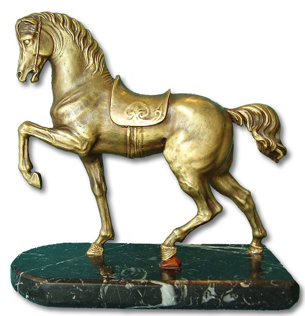 Roman style horse. Sculptors in Madrid