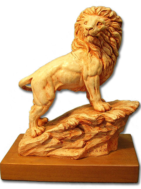 Lion look. Sculptors in Madrid
