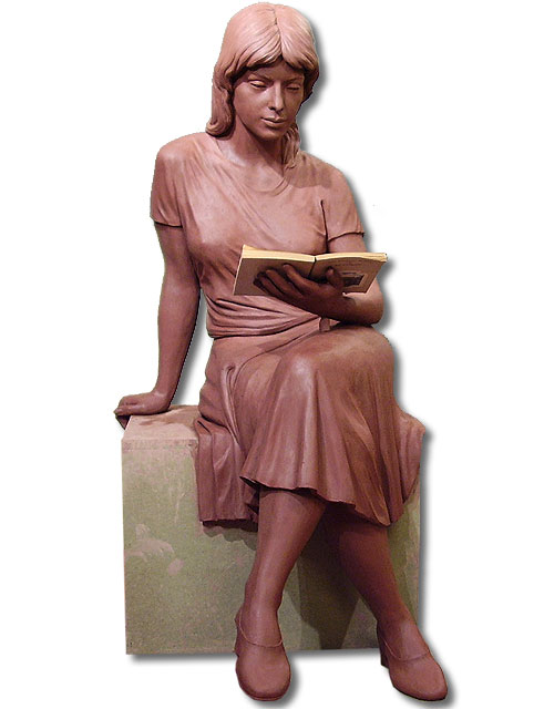 Girl reading. Sculptors in Madrid